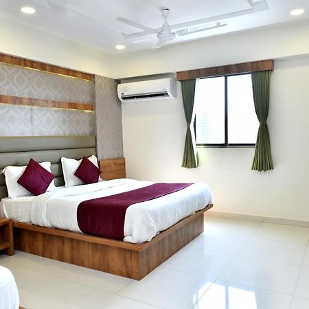 Hotel Peradiot Ahmedabad Eksteriør billede