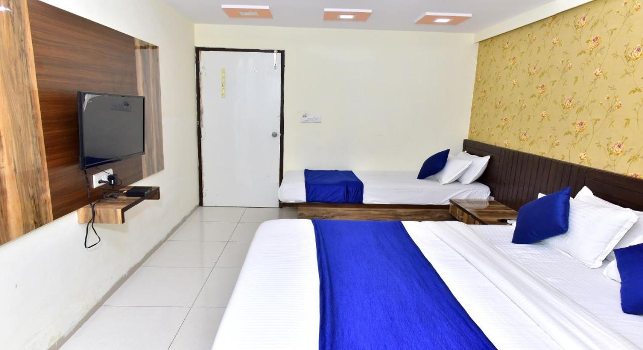 Hotel Peradiot Ahmedabad Eksteriør billede
