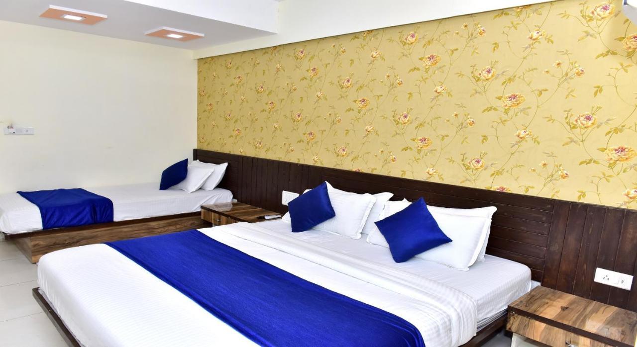 Hotel Peradiot Ahmedabad Eksteriør billede