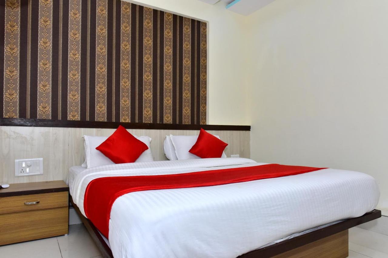 Hotel Peradiot Ahmedabad Eksteriør billede