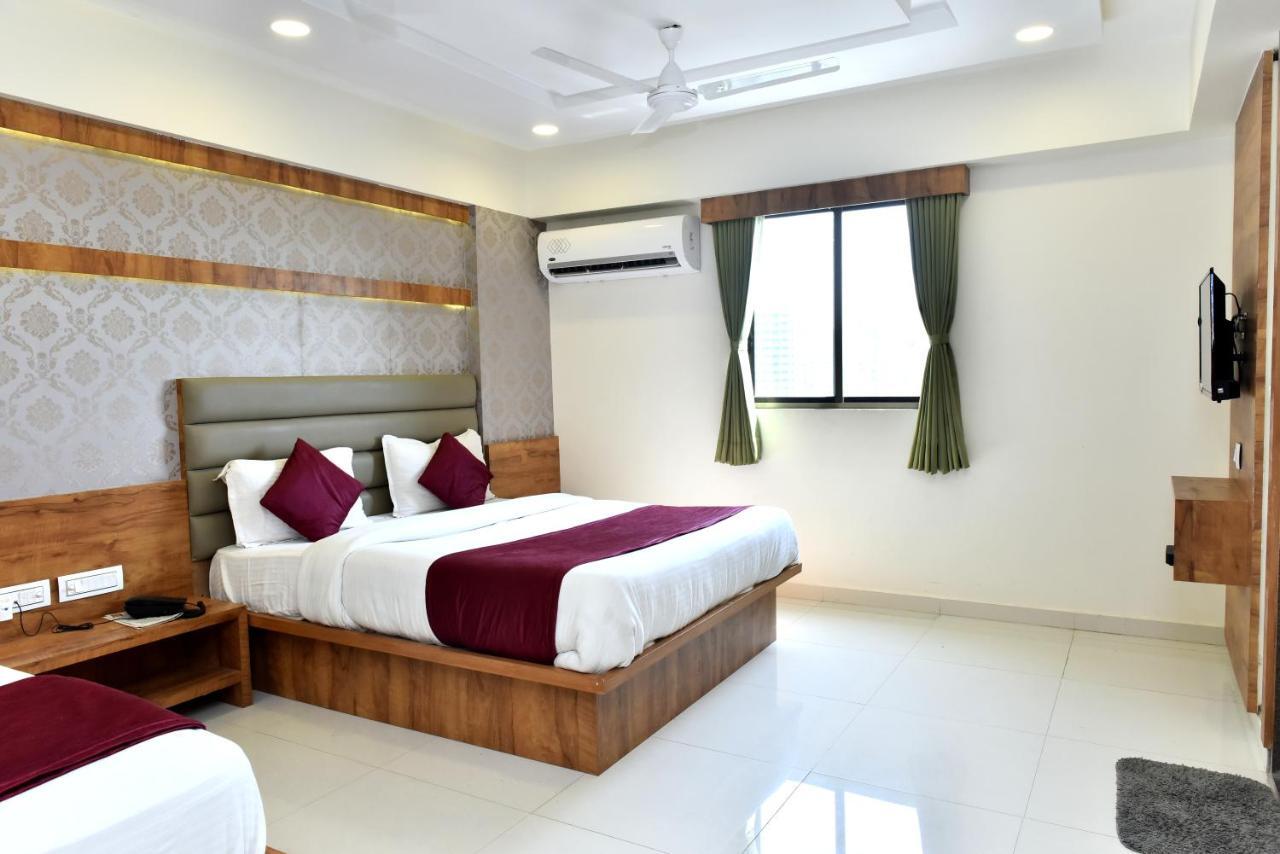 Hotel Peradiot Ahmedabad Eksteriør billede