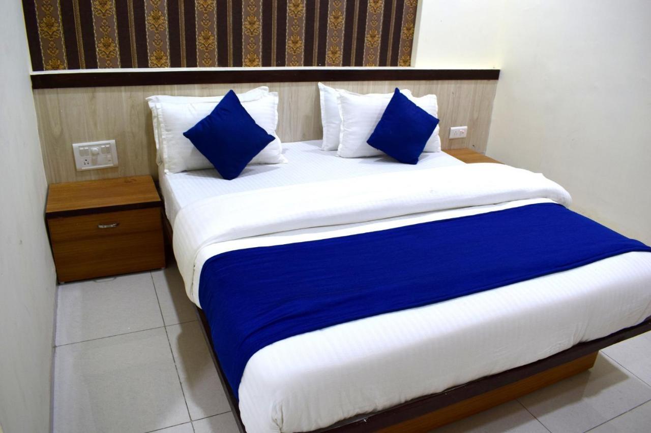 Hotel Peradiot Ahmedabad Eksteriør billede