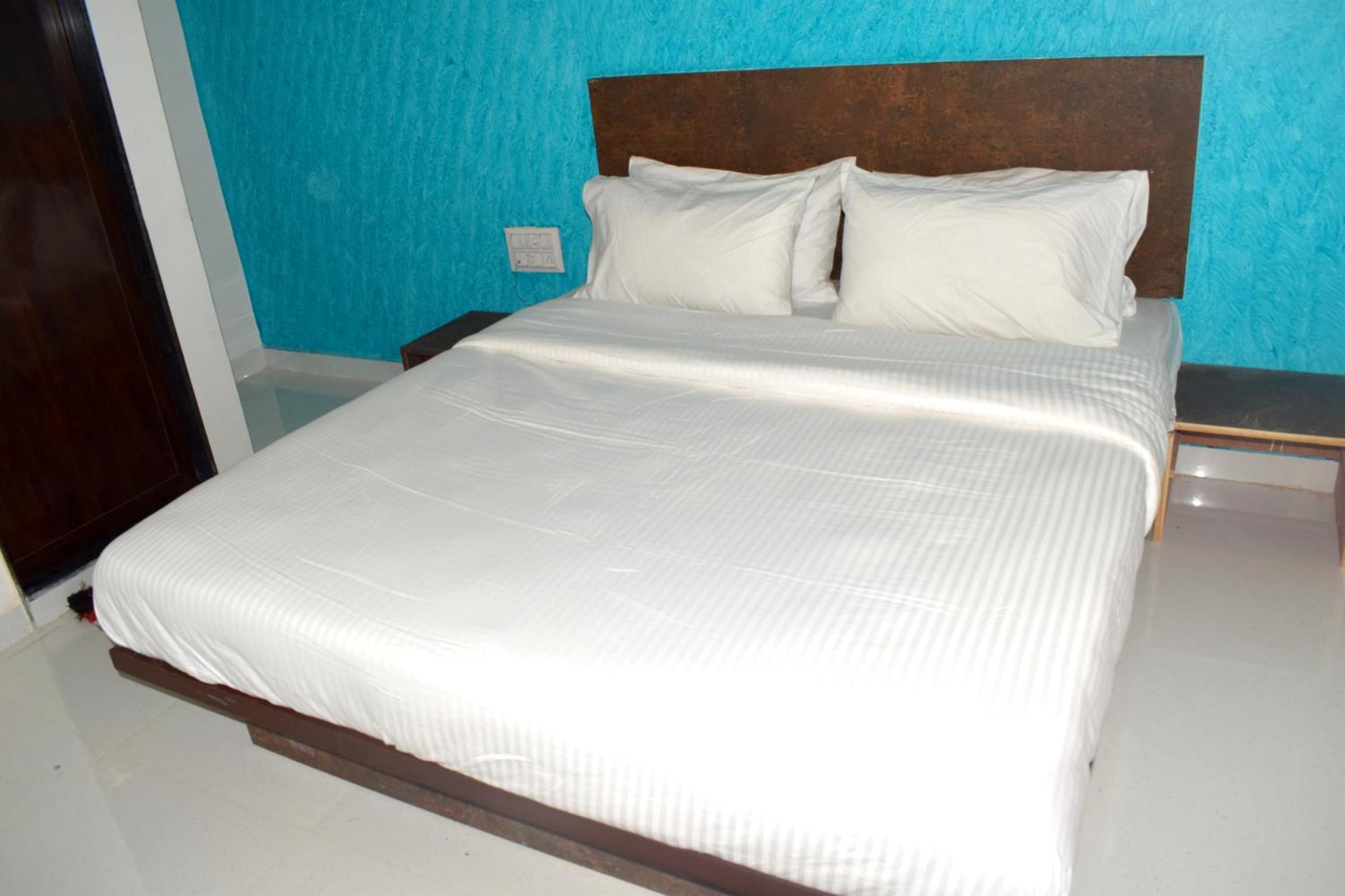 Hotel Peradiot Ahmedabad Eksteriør billede