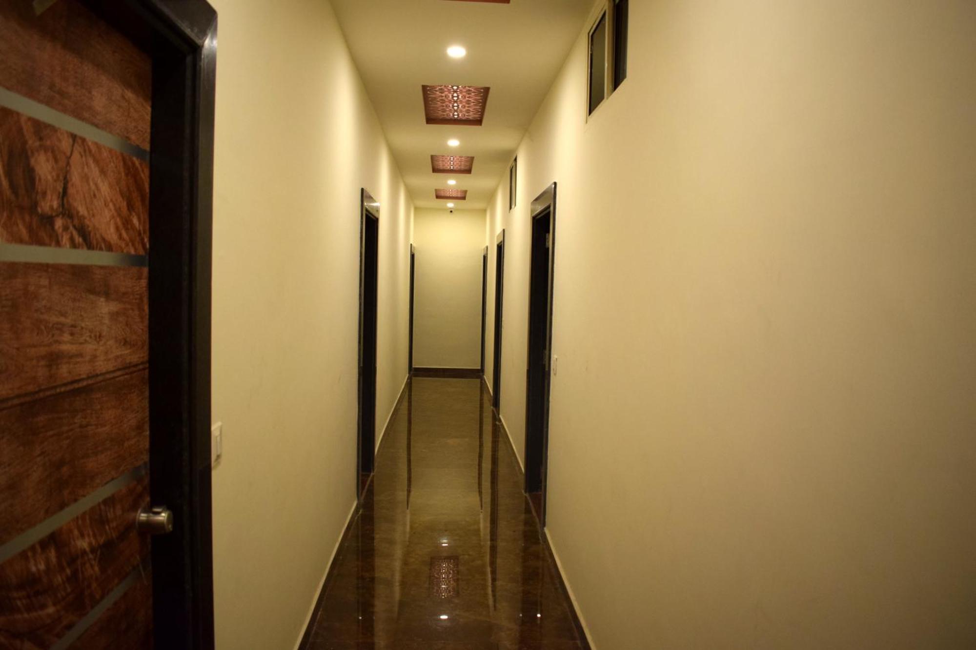 Hotel Peradiot Ahmedabad Eksteriør billede