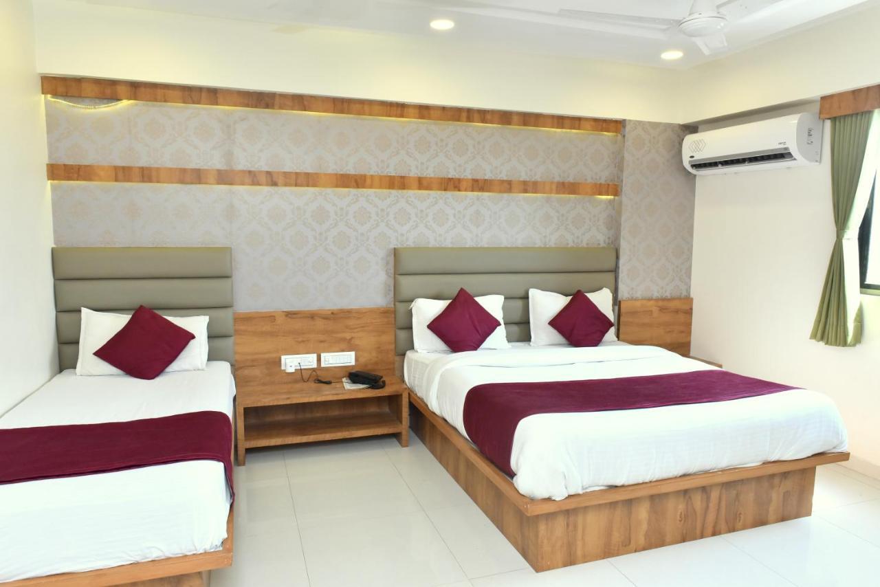 Hotel Peradiot Ahmedabad Eksteriør billede