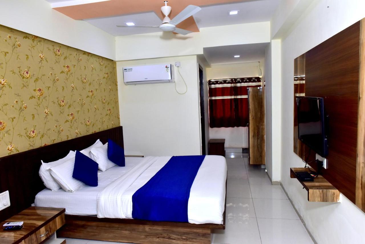 Hotel Peradiot Ahmedabad Eksteriør billede